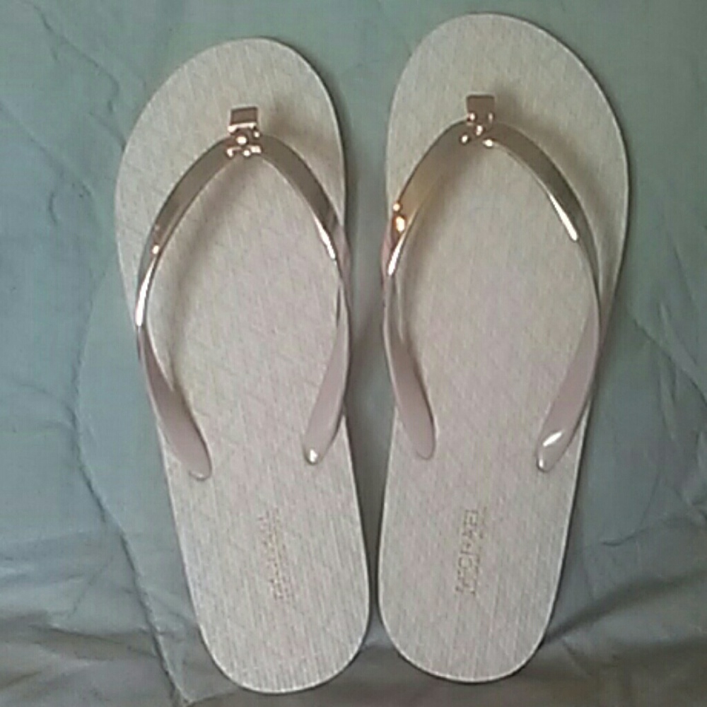 New Michael Kors Metallic Soft Pink Lock Flip Flop - Picture 4 of 8